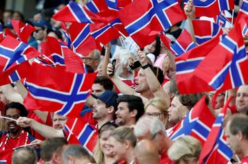 Las mejores imágenes de los aficionados desplazados a la Copa Mundial Femenina de Fútbol celebrada en Francia para animar a sus respectivas selecciones.rd