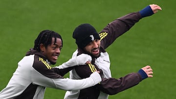 Mbangula y Nico Gonzalez, durante el entrenamiento de la Juventus previo a jugar contra el Brujas.