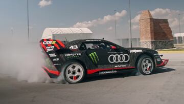 Ken Block derrapando con su Audi S1 Hoonitron en Ciudad de México para Electrikhana TWO: One More Playground.