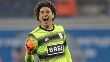 Ochoa y Standard golean al Genk y aspiran al título en Bélgica