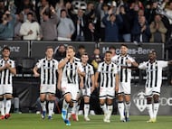 Golazo desde fuera del área, para iniciar el camino de la victoria del Castellón, ante el Almería. Así marcó el veterano centrocampista, el que fue, su primer gol con la camiseta del equipo orellut.