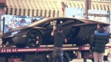 La grúa se llevó el Lamborghini de Cristiano