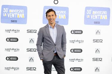 El periodista Pipo Serrano en el posado previo al programa. 

 