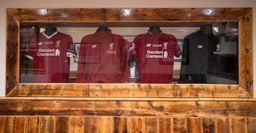 Tage: Ah estn todas las camisetas del Liverpool en las finales europeas que ha disputado, todas usadas el da de partido