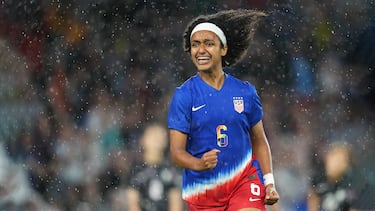 Lily se convirtió en la futbolista más joven en la historia en jugar la fase de grupos de la UEFA Women's Champions League (con 15 años). Ganó la Copa de los Países Bajos con el Ajax en la temporada 2023-2024 y recibió el Premio Johan Cruyff al Talento del Año en 2023-2024. Es internacional con la selección de Estados Unidos, debutando en 2024.