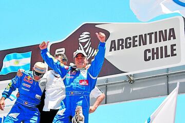 2010. Carlos Sainz y Lucas Cruz ganan la 31? edici¨®n del Dakar, segunda vez consecutiva en Am¨¦rica del Sur, disputada en Chile y Argentina con el Volkswagen Race Touareg II.
