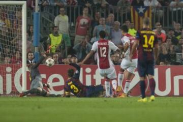 2-1. El Ghazi anota el primer tanto holandés.