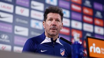 MAJADAHONDA (MADRID), 08/03/2024.- El entrenador del Atlético de Madrid, Diego Pablo Simeone, da una rueda de prensa tras dirigir un entrenamiento del equipo en la ciudad deportiva del club en Majadahonda, Madrid, este viernes para preparar su partido de LaLiga contra el Cádiz. EFE/Rodrigo Jiménez
