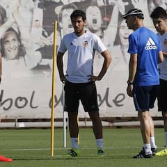 El Valencia rechaza negociar con el Sevilla por Dani Parejo