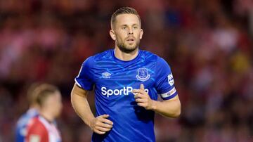 Gylfi Sigurdsson, uno de los encargados de crear ideas en el Everton, a veces hace como capitán del equipo