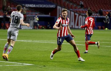 1-1. Marcos Llorente celebró el tanto del empate de los colchoneros.