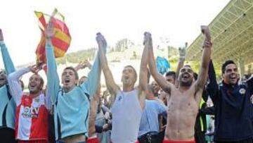 <b>EUFORIA. </b>El Sabadell celebró el ascenso por todo lo alto ante los aficionados que se desplazaron hasta Ipurúa.