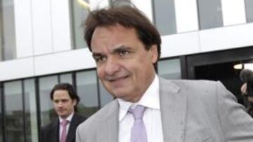 <b>ACEPTA. </b>Constantin, la semana pasada tras el interrogatorio del fiscal a Platini.