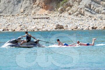 Zidane: Real Madrid coach and his family enjoy the sun in Ibiza