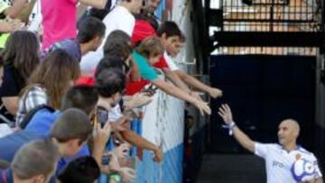 <b>LA MÁS NUMEROSA. </b>El zaragocismo acudió en un número respetable a la presentación de José María Movilla, el último fichaje.