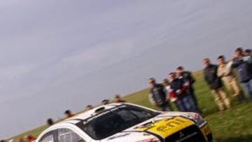 Óscar Fuertes defiende liderato en Cataluña