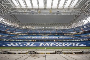 Las planchas que permiten guardar el césped en el hipogeo es uno de los elementos estrella de la remodelación del Bernabéu. El conjunto blanco ha publicado nuevas fotografías de dichas planchas para ver los entresijos del mecanismo.