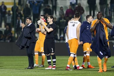 FC Porto left stranded in Faro as airport refuses to open late