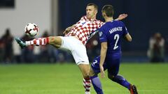 Soccer Football - 2018 World Cup Qualifications - Europe - Croatia vs Greece - Stadion Maksimir, Zagreb, Croatia - November 9, 2017   Croatia&#039;s Ivan Perisic in action with Greece&#039;s Giannis Maniatis     REUTERS/Antonio Bronic