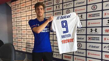 El juvenil fue puesto en la lista de transferibles, pero no llamó la atención de otro club, por lo menos no lo suficiente para encontrar un nuevo hogar en busca de minutos.