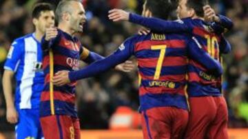 Arda Turan celebra con Leo Messi y Andrés Iniesta el 1-1 conseguido por el delantero argentino en el encuentro de ida de octavos de final de Copa del Rey entre F.C. Barcelona y Espanyol.