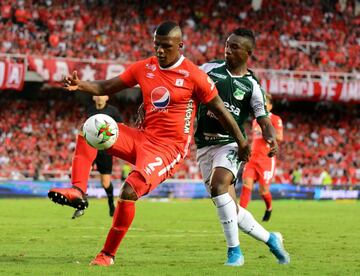 Uno de los más regulares en América de Cali. Disputó 51 partidos a lo largo del año y en todos fue titular. Tuvo más de 4546 minutos en cancha y se convirtió en uno de los ejes en el equipo campeón del 2019 -II. 
