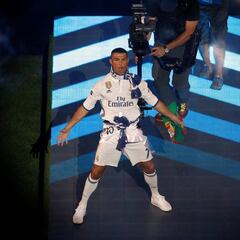 Cristiano canta con el Bernabéu: "¡Balón de Oro, Cristiano!..."