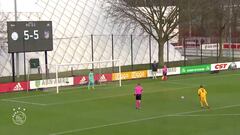 Reiziger: Ajax sub saves three and scores in Atlético shootout