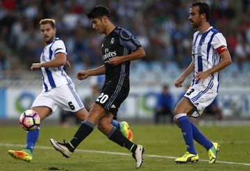 Asensio chips Rulli to put Real Madrid two to the good.
