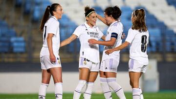 Esther Gonzalez celebra uno de sus goles.