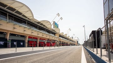 El &#039;pit lane&#039; del circuito de Sakhir.