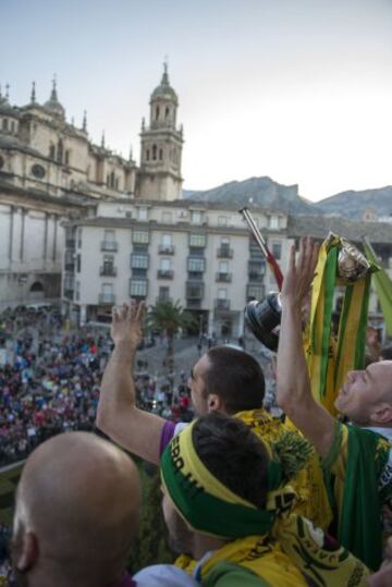 Los jugadores del Jaén Paraíso celebran su título.