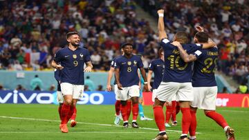 Soccer Football - FIFA World Cup Qatar 2022 - Group D - France v Australia - Al Janoub Stadium, Al Wakrah, Qatar - November 22, 2022 France's Olivier Giroud celebrates scoring their fourth goal with Kylian Mbappe and Theo Hernandez REUTERS/Kai Pfaffenbach