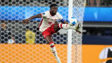 INGLEWOOD, CALIFORNIA - MARCH 20: Alphonso Davies #19 of Canada controls the ball against the Mexico during the first half of a CONCACAF Nations League semifinal match at SoFi Stadium on March 20, 2025 in Inglewood, California. Michael Owens/Getty Images/AFP (Photo by Michael Owens / GETTY IMAGES NORTH AMERICA / Getty Images via AFP)