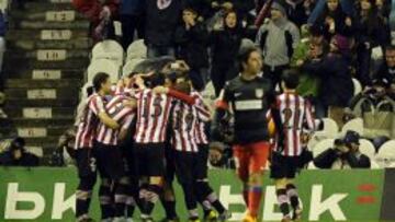 Los jugadores del Athletic celebran un gol en el choque ligero de la pasada jornada contra el Atl&eacute;tico de Madrid.