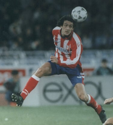El 'Super' también es leyenda del Atlético. Jugó 205 encuentros con el Atlético (7 goles). Cuando estaba en forma era de los mejores defensas centrales del fútbol español. Ganó dos Copas y una Liga. Fue uno de los fijos esa temporada a las órdenes de Luis Aragonés. En la final, Luis Aragonés dispuso un equipo con tres centrales y dos laterales de largo recorrido. Desde 1991 a 2001 vistió la camiseta que tanto adoró. Internacional en 11 ocasiones.