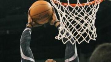 <b>PODEROSO. </b>Como fue Shaquille O'Neal, Dwight Howard ya es 'Supermán'... y es el sueño de los Lakers.