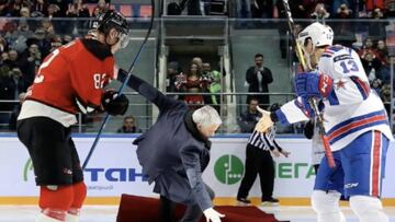 Mourinho se cae en partido de de hockey