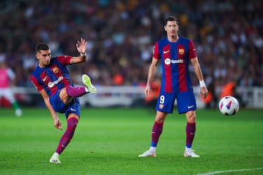 3-0. Ferran Torres marca de falta directa. El delantero azulgrana golpea con el interior del pie,  supera a la barrera por fuera y manda el balón al lado izquierdo de la portería de Francisco Vieites.