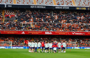 Charla de Luis de la Fuente con los jugadores de la Seleccin.