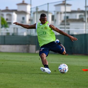 Colombia entrena en campo antes de enfrentar a Arabia Saudita