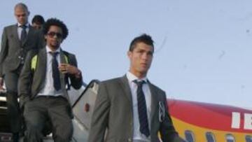 <b>LOCURA. </b>El Madrid, con Cristiano a la cabeza, fue aclamado en Málaga por más de 250 aficionados.