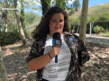 Bea tiene 19 años y llega procedente de Madrid, donde estudia Magisterio de Educación Primaria, aunque también ha llegado a dar clases a niños pequeños de iniciación de música y piano. Ahora es ella quien buscará aprender del oficio, y hacerse un hueco en la industria.