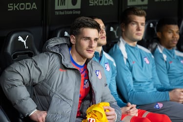 Tercer portero para Simeone durante muchas temporadas, su debut se produjo en la última jornada del curso 2022-23. Grbic se lesionó y Gomis entró en el minuto 85. Competidor con Iturbe por ser el portero titular del filial, este curso puso rumbo al Vizela de la segunda división portuguesa. 