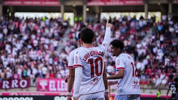 Luis Chacón, jugador de la Cultural y Deportiva Leonesa, celebra el tanto anotado contra el Valladolid.