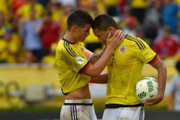 Bacca y James celebran uno de los tantos marcados a Venezuela en el partido por la fecha 7 de Eliminatorias Rusia 2018.