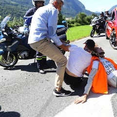 Unos activistas detienen la décima etapa del Tour