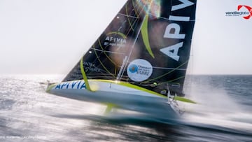 El Apivia navega durante uan jornada de la Vend&eacute;e Globe.