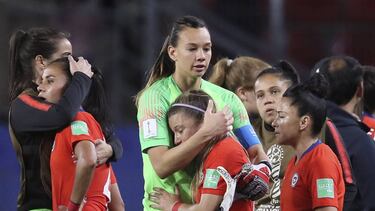 Chile goalkeeper Claudia Endler, center left, hugs teammate Yanara Aedo at the end of the Women's World Cup Group F soccer match between Thailand and Chile at the Roazhon Park in Rennes, France, Thursday, June 20, 2019. Chile won 2-0, one goal short of the win by three goals difference needed to qualify for the next round. (AP Photo/David Vincent)