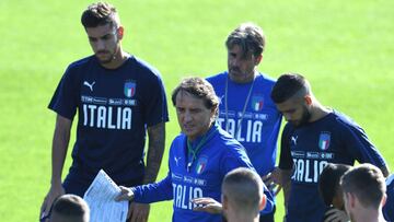 FLORENCE, ITALY - OCTOBER 09:  Head coach Italy Roberto Mancini reacts during an Italy training session at Centro Tecnico Federale di Coverciano on October 9, 2018 in Florence, Italy.  (Photo by Claudio Villa/Getty Images)